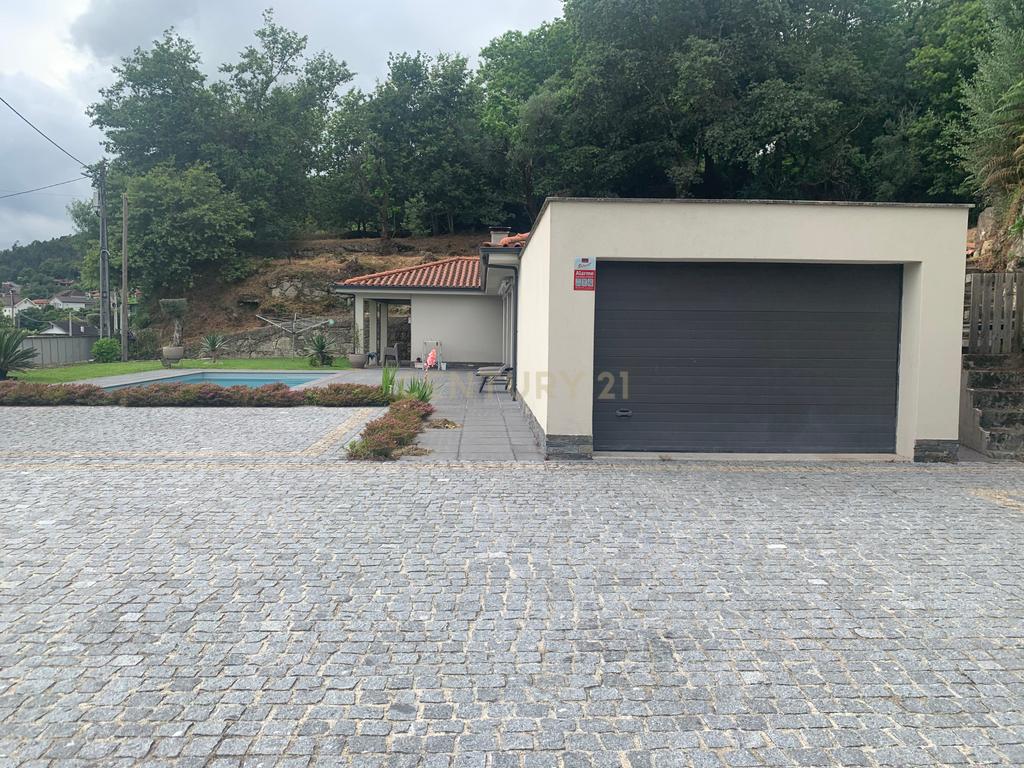 Moradia Térrea com Piscina | Braga - Gerês - Image 9