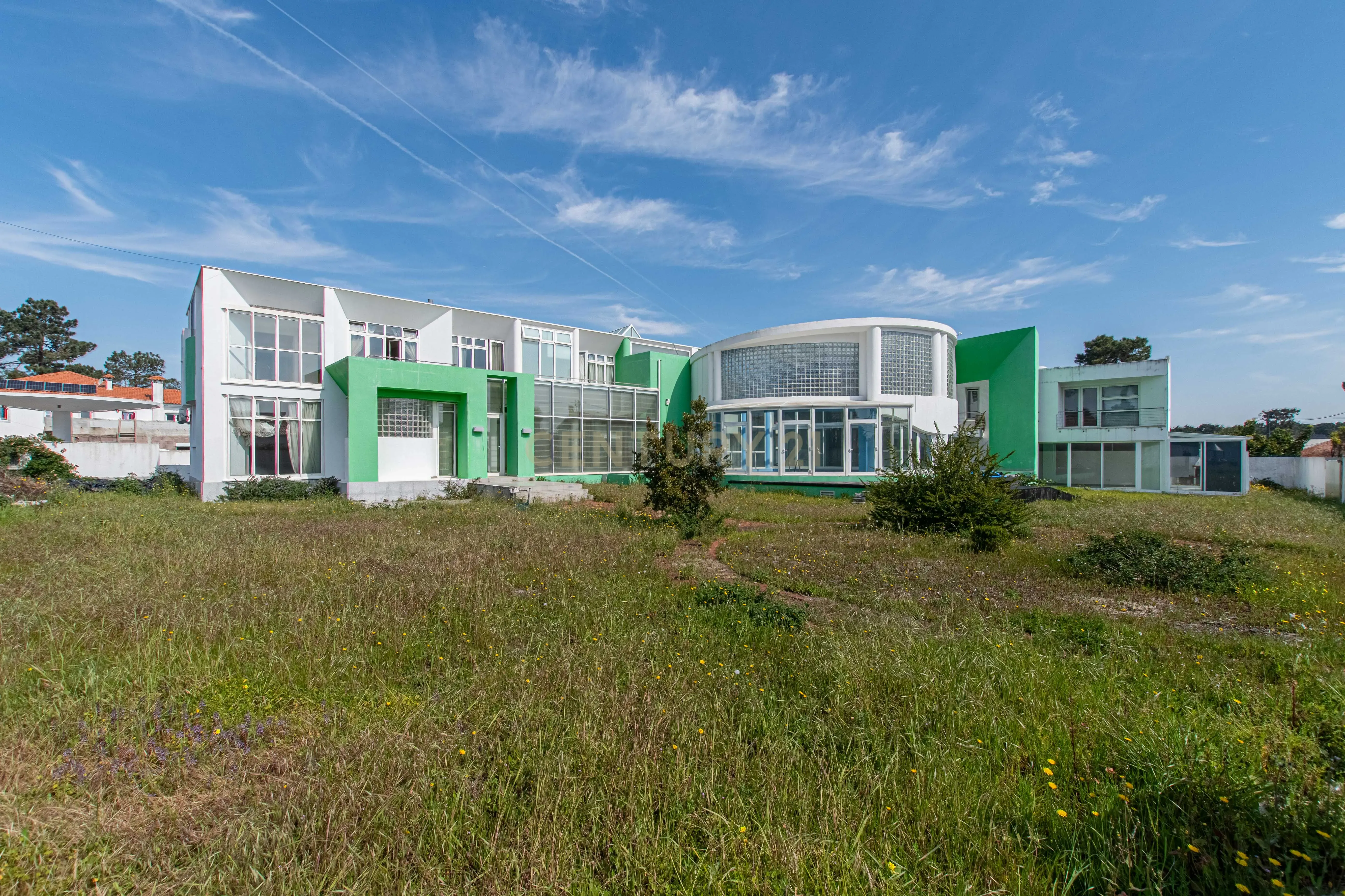 Fotografia 7 de Moradia Exclusiva com Piscina Interior, Mezzanine e Potencial Único na Verdizela