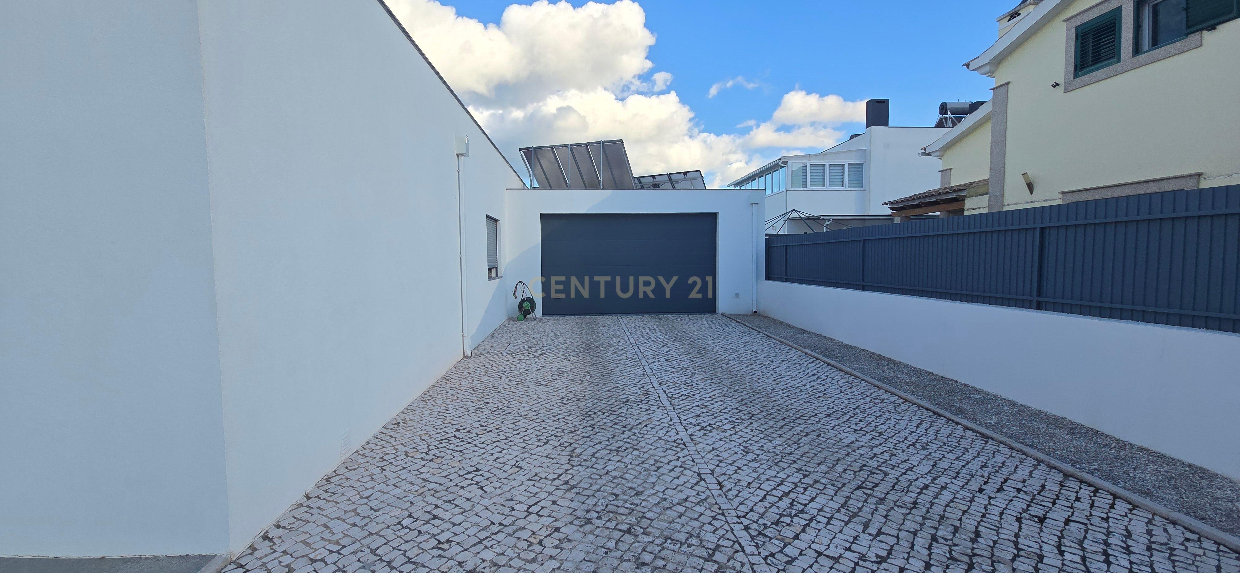 Fotografia 12 de Moderna Moradia T3 em Azeitão, Setúbal com Piscina e Jardim