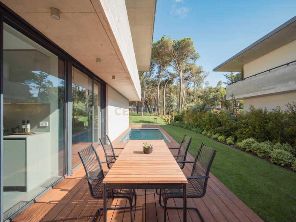 Moradia T4 com Terreno de 1.030m2 em Condomínio Fechado  - Image 9