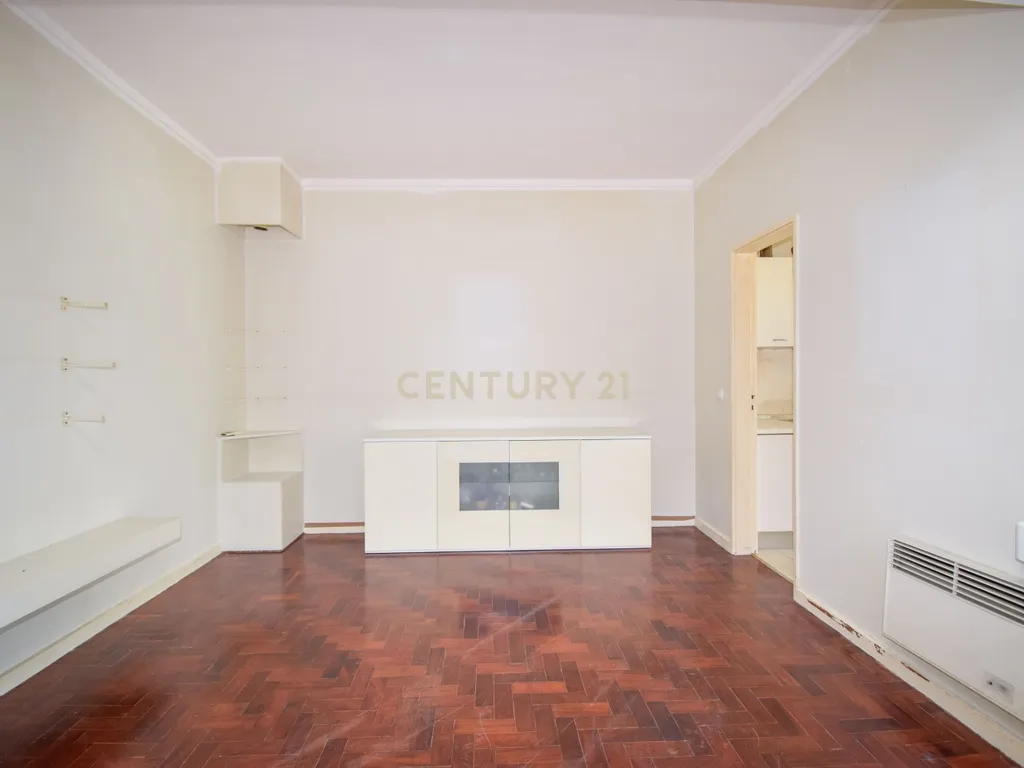 T3 em Alfragide com 125 m² – Oportunidade para Remodelação com Potencial - Image 6