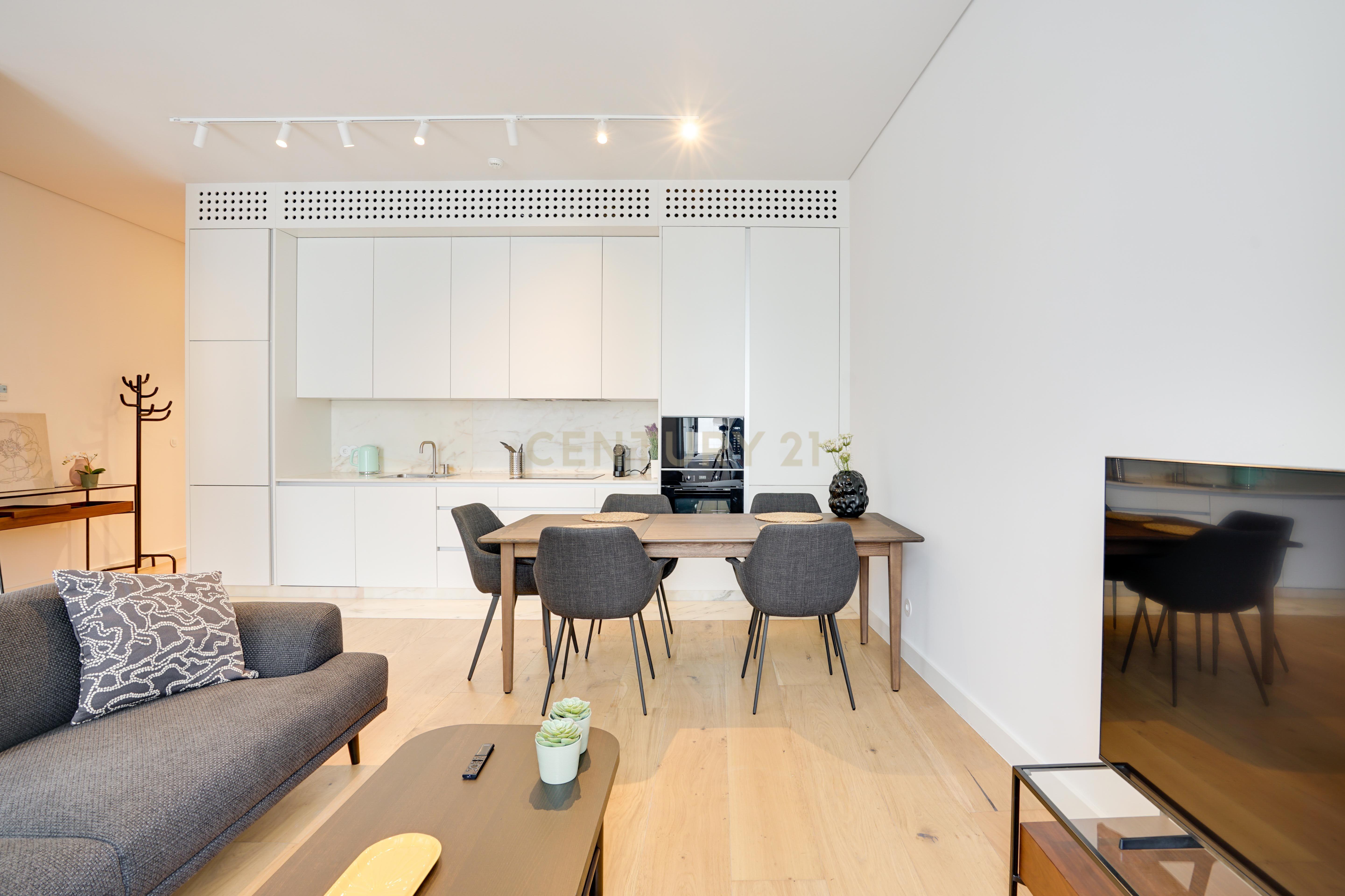 Luxuoso T1 em Lisboa com Vista e Acabamentos Modernos - Image 21