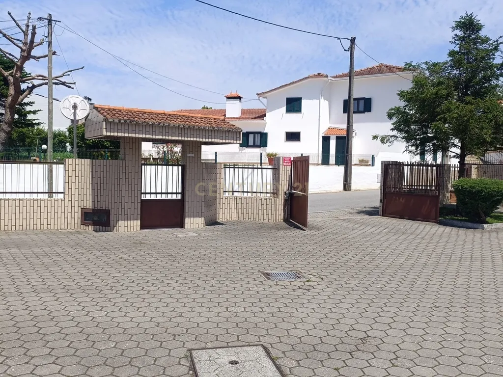 T2 com Terraço, Box, Condomínio Fechado no Centro de Arcozelo - Image 27