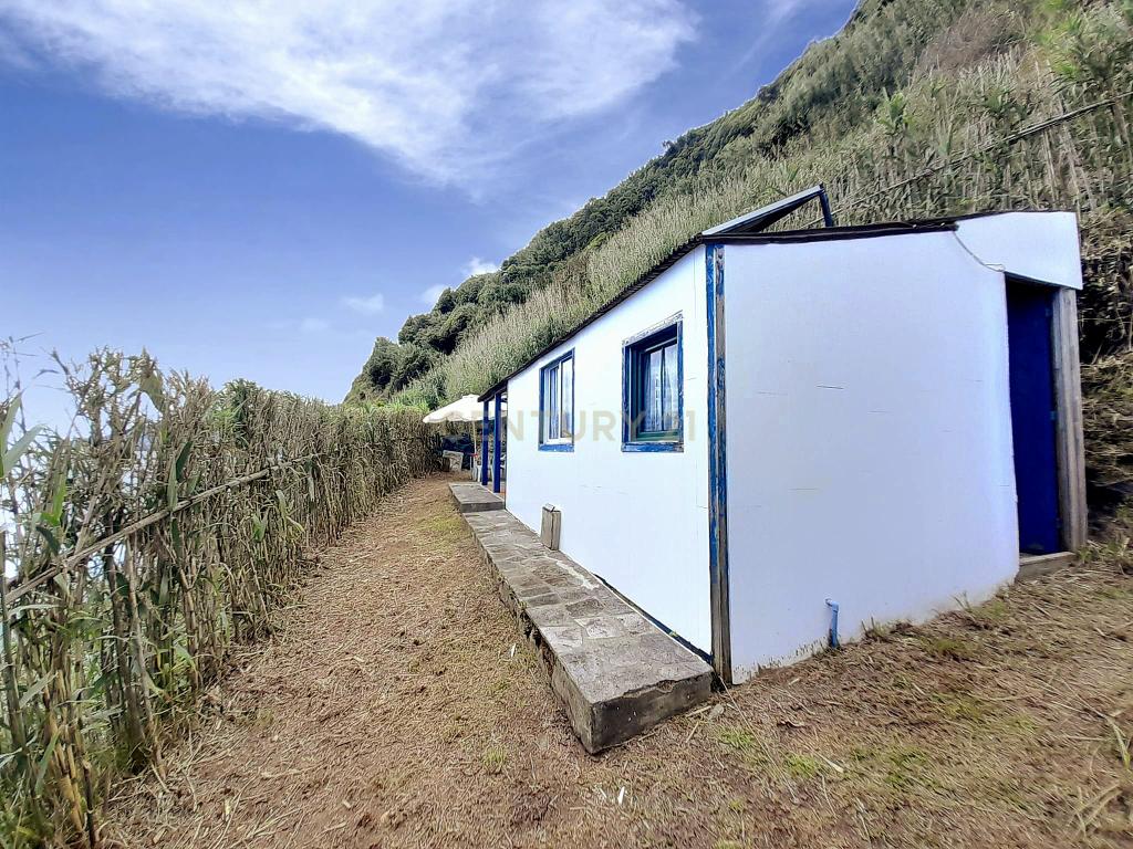 Refúgio Natural com Vista Mar – Terreno Rústico de 522m² com Moradia T0 em Madeira - Image 4