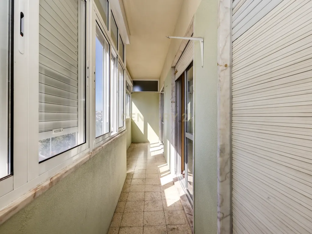 Apartamento T4 com 129 m² e estacionamento — Calçada do Tojal, oportunidade para remodelação total - Image 11