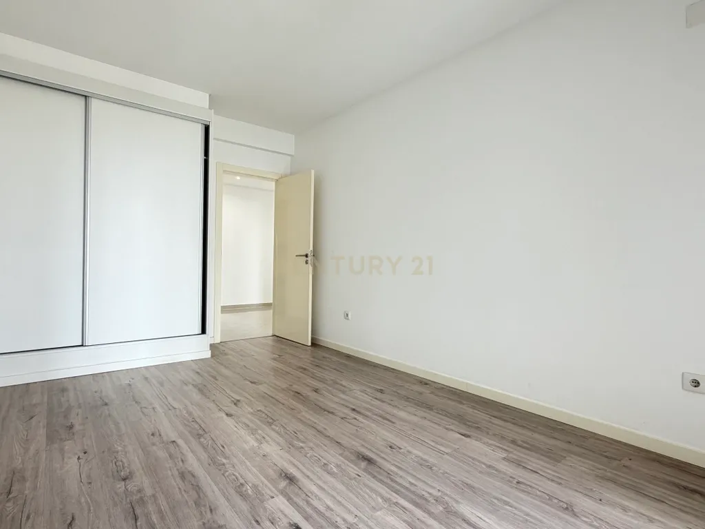 Apartamento T3 com Duas Varandas e Arrecadação, no Pinhal Novo - Image 20