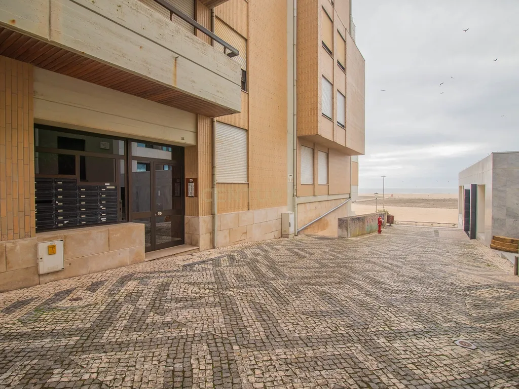 Penthouse T3 na mais privilegiada localização da Figueira da Foz - Image 3