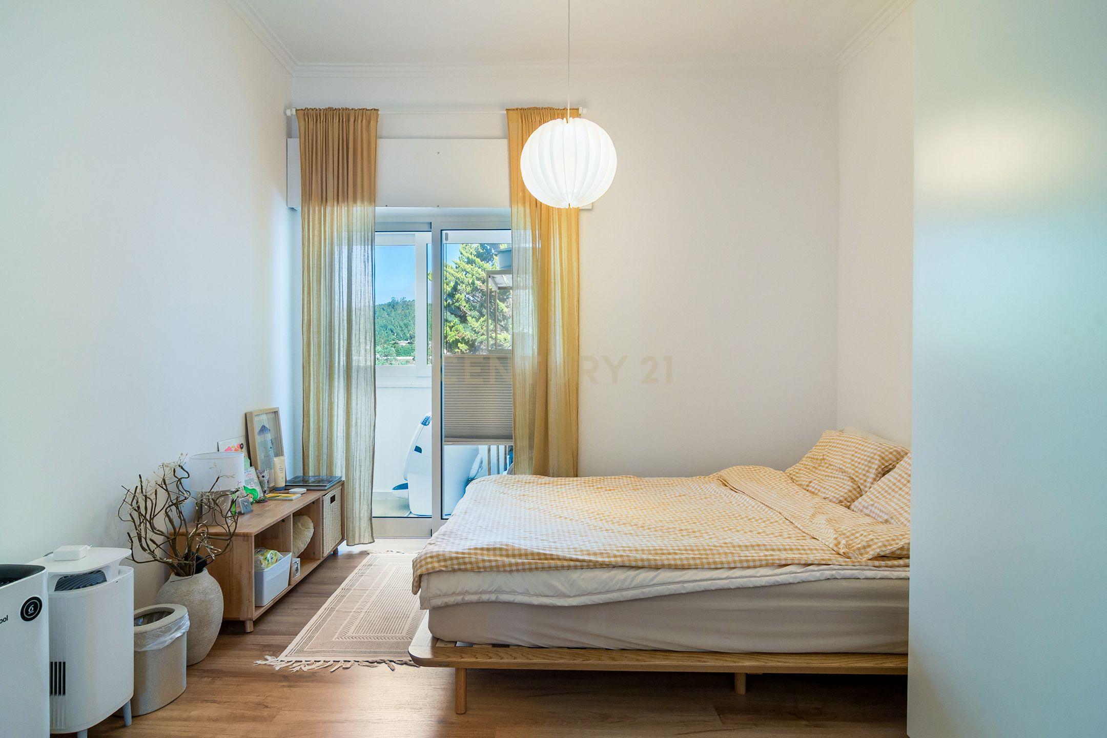 Fotografia 10 de T4 Duplex Mobilado e Totalmente Remodelado | Centro do Linhó | Vista Serra de Sintra