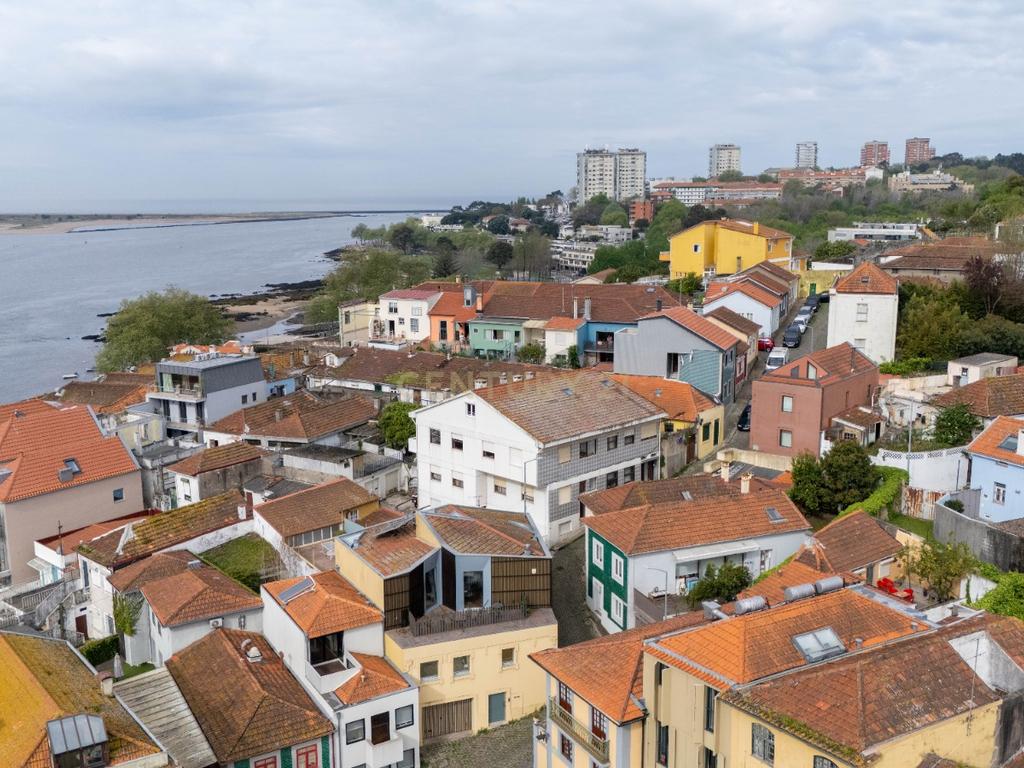 Exclusiva Moradia de Luxo no Coração do Ouro – Rua Senhor da Boa Morte, Porto - Image 15