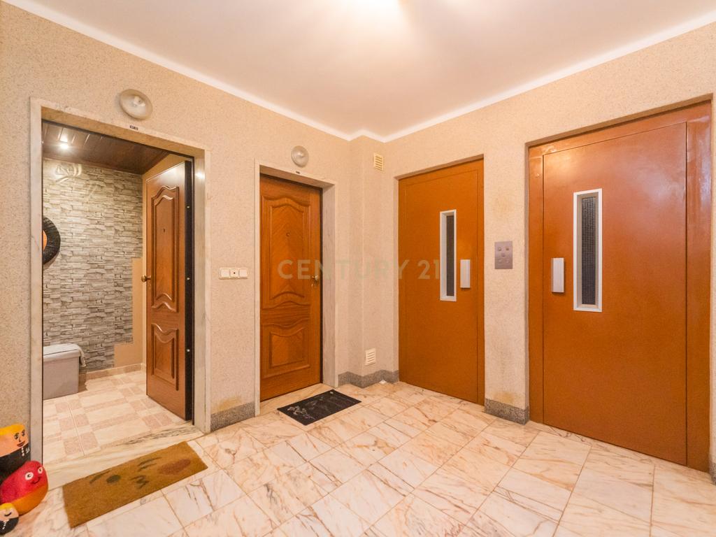 T2 transformado em T3 c/2 WC's | São Marcos - Image 33