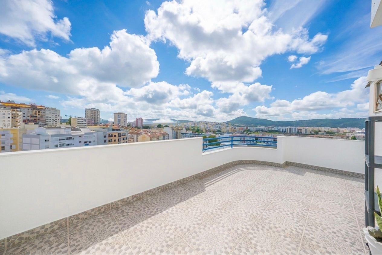 Fotografia 8 de Apartamento Único com 268m2 no Último Andar com Terraço Extraordinário em Setúbal