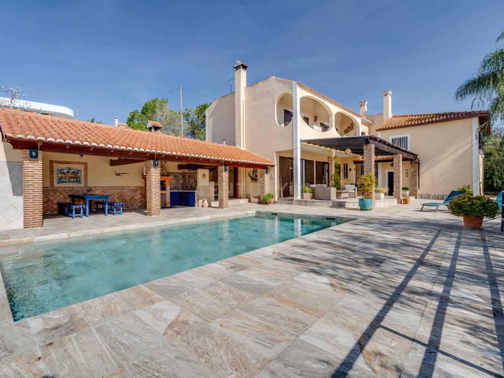 ESPETACULAR MORADIA COM PISCINA, GARAGEM, JARDIM E TERRENO - Image 41