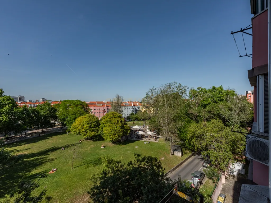 Fantástico Apartamento na Av. João XXI, com uma localização estratégica. - Image 26
