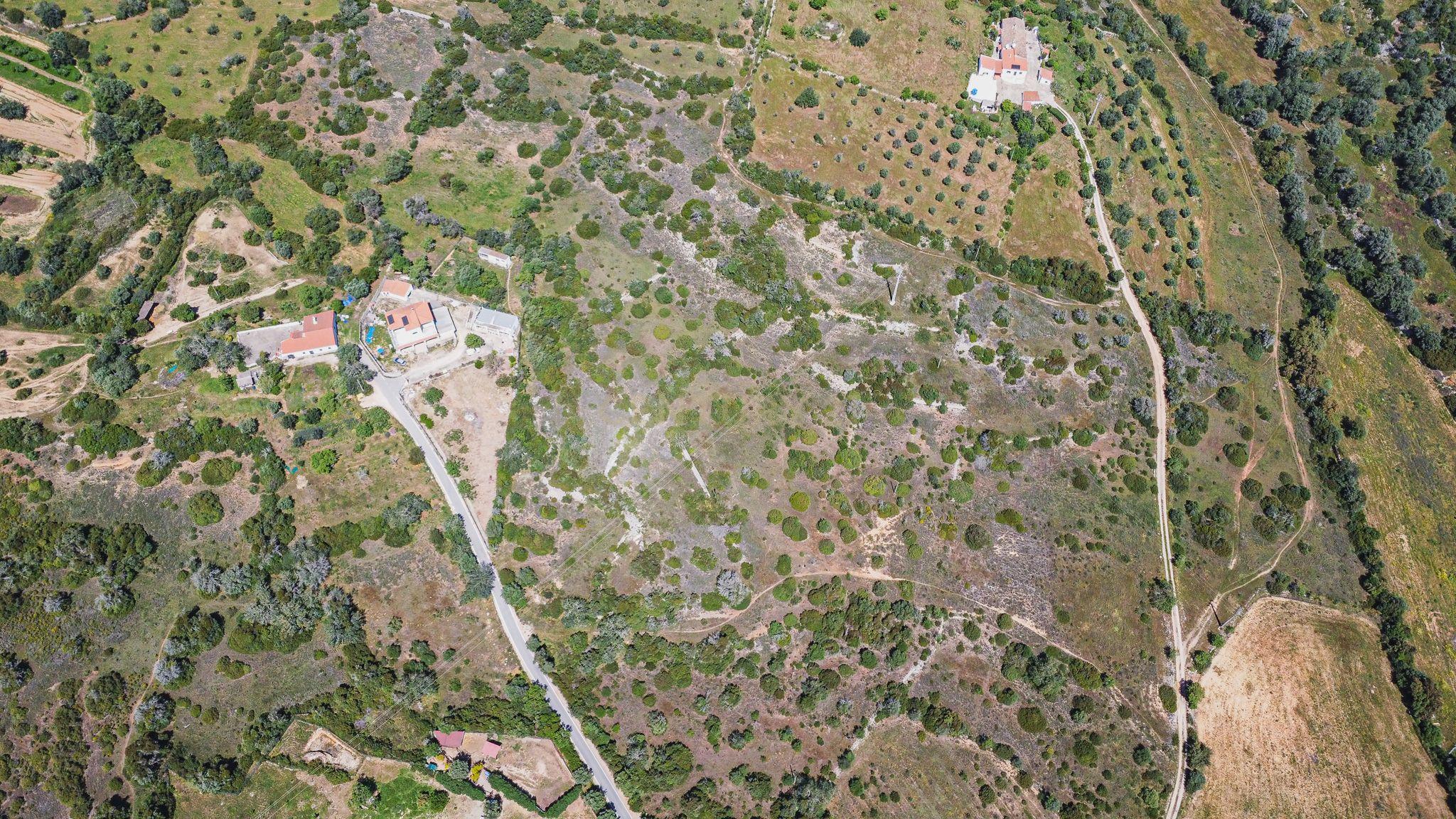 Fotografia 5 de Terreno rústico com 15.830 m² localizado na prestigiada zona da Torre, em Armação de Pêra.