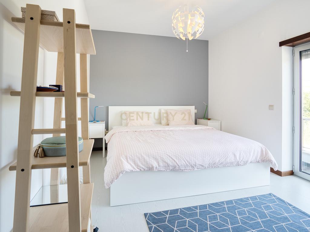 Apartamento T2 em Condomínio Fechado com Piscina e Jardins – Pederneira, Nazaré - Image 20