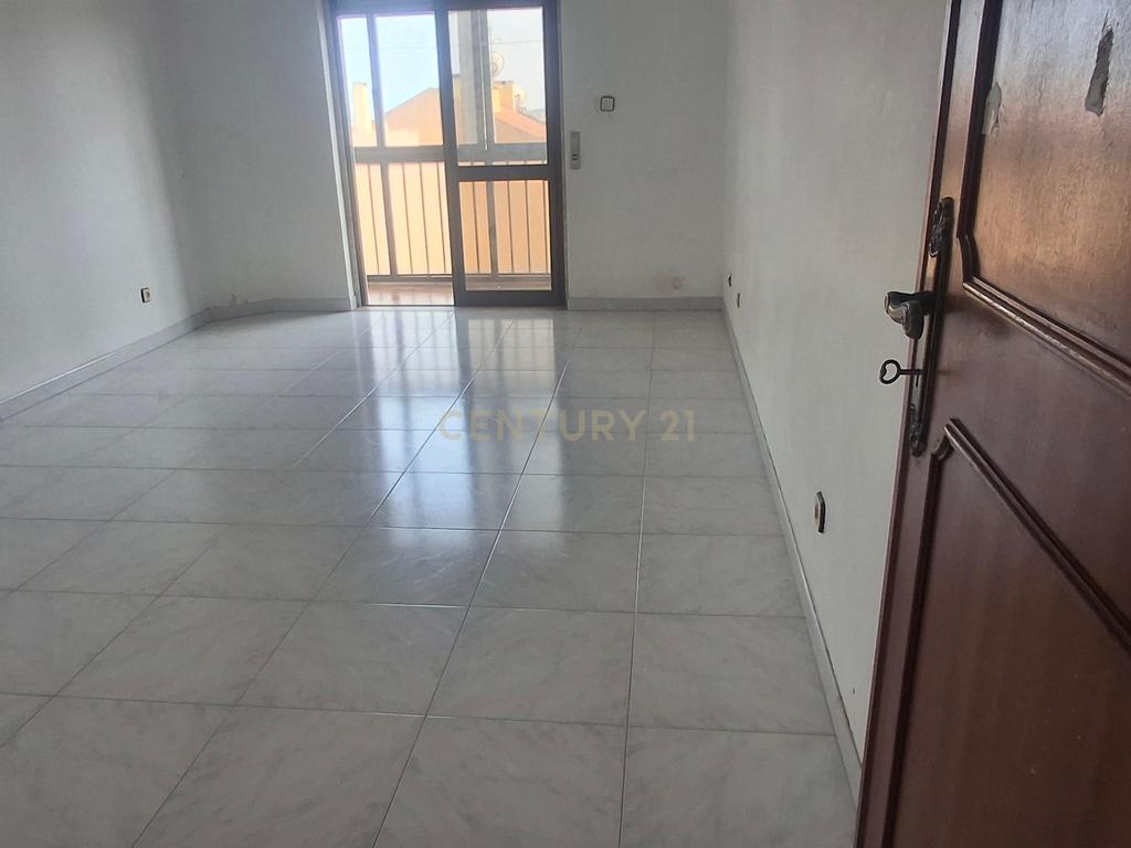 Venda de Apartamento T2  Arroja -  Odivelas - Image 3