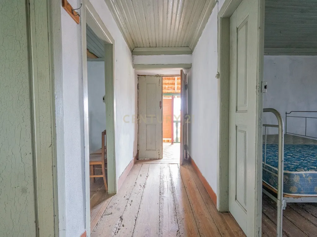 Moradia T3 para recuperar com terreno a 1,5km do centro de Vila Nova de Poiares - Image 26