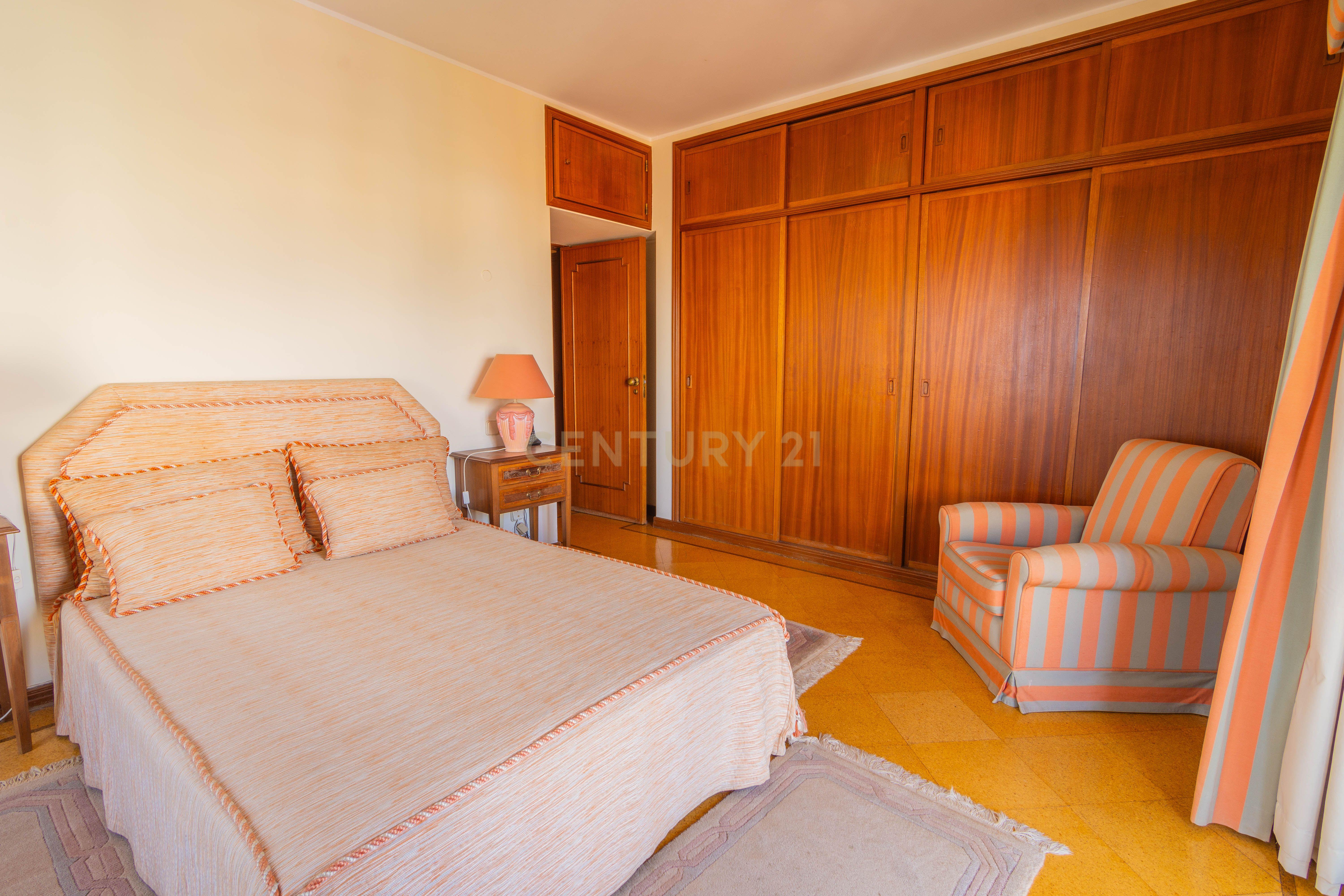 Apartamento T3 em Cascais com Vista Mar e Terraço - Image 17