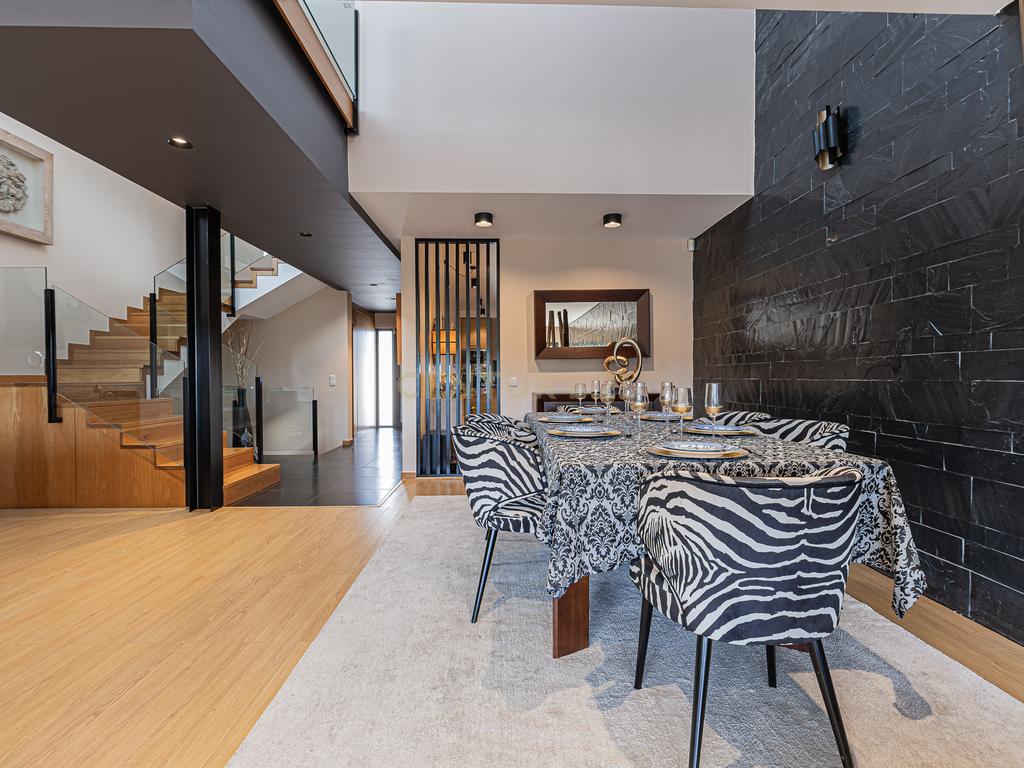 ✨ Moradia T4 de Luxo em Condomínio Exclusivo – Santo Antão do Tojal, Loures - Image 4