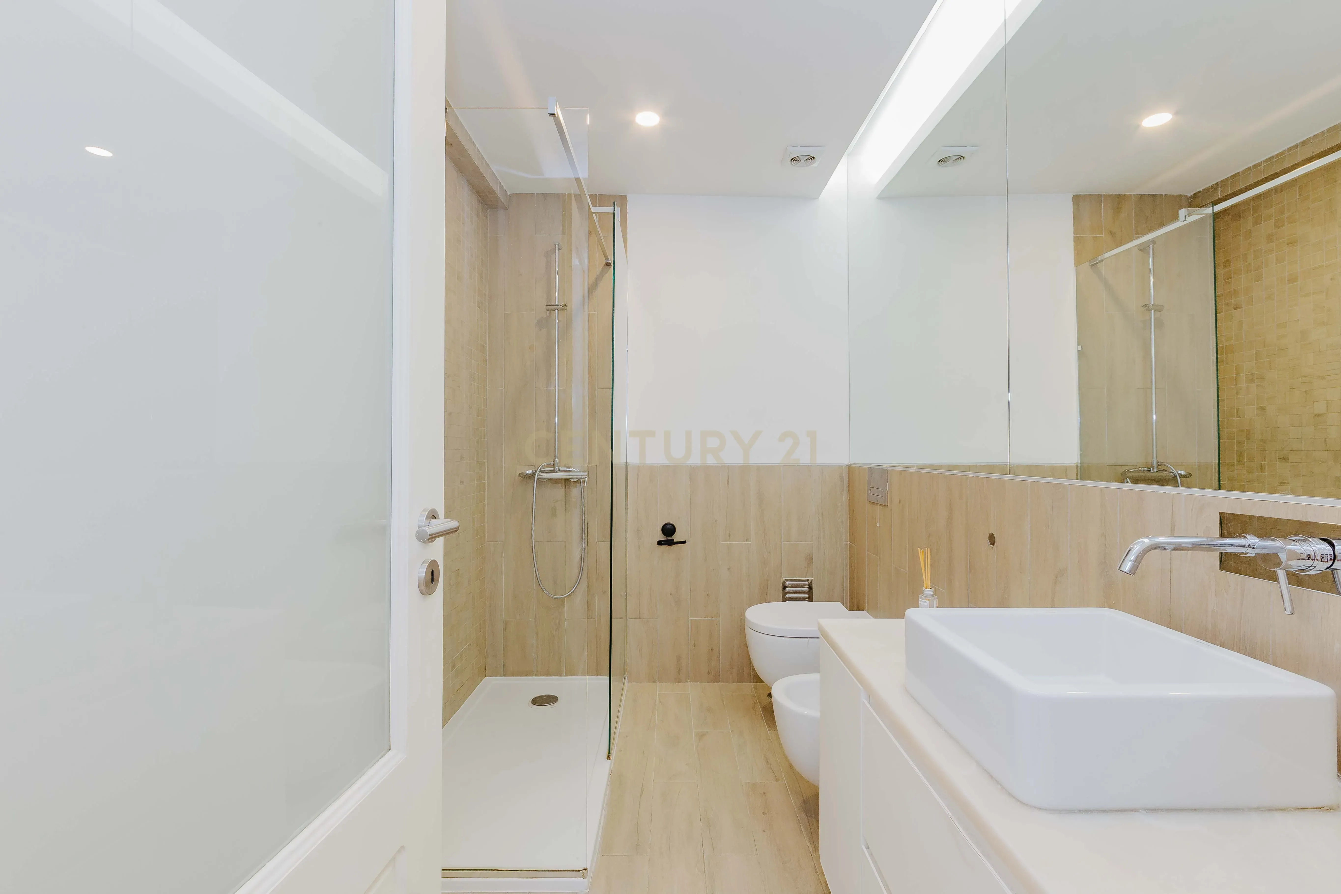 APARTAMENTO T5 REMODELADO SALDANHA LISBOA - Image 24