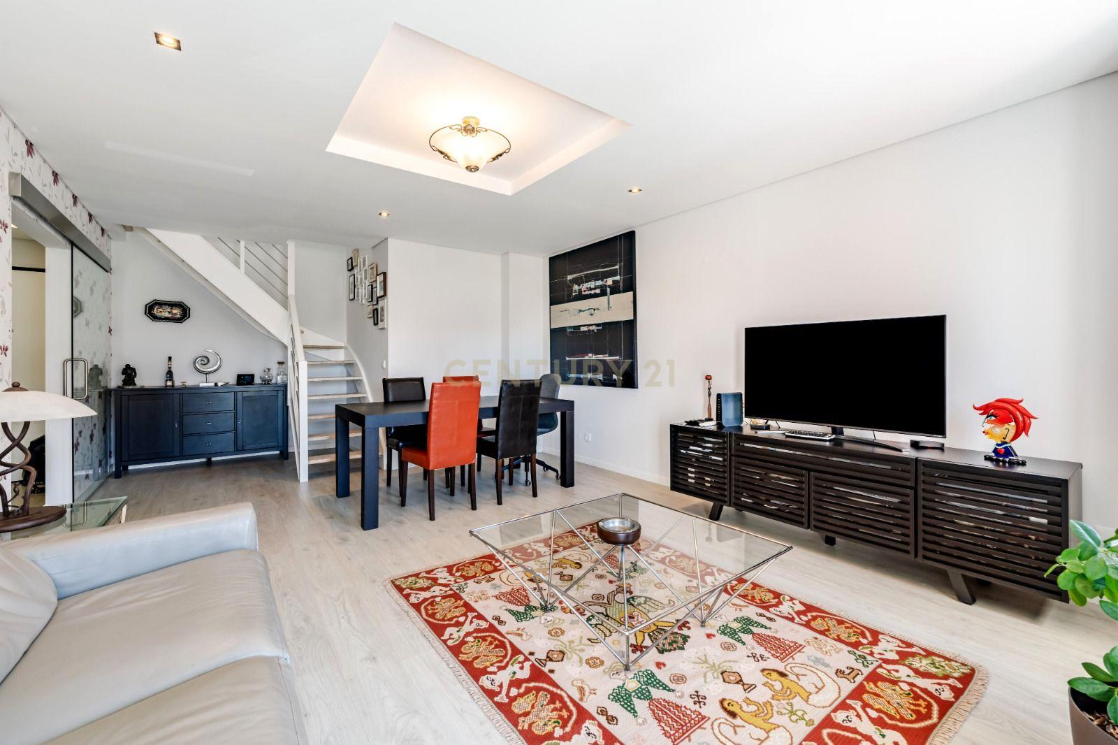 Fotografia 3 de T3+1 Duplex com Box e Churrasqueira | Quinta da Fábrica | Vale de Milhaços