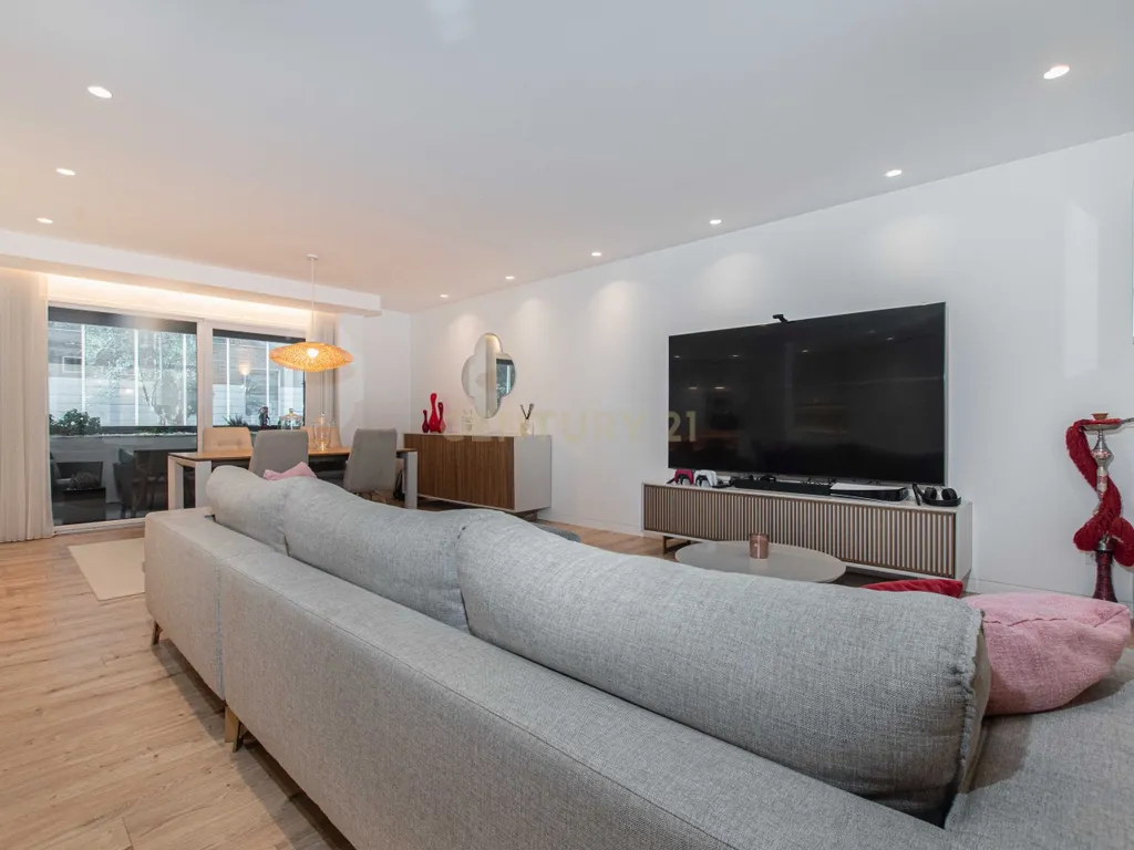 Apartamento T4 com Terraço e Box para 2 Viaturas | Jardim da Amoreira | Odivelas - Image 4