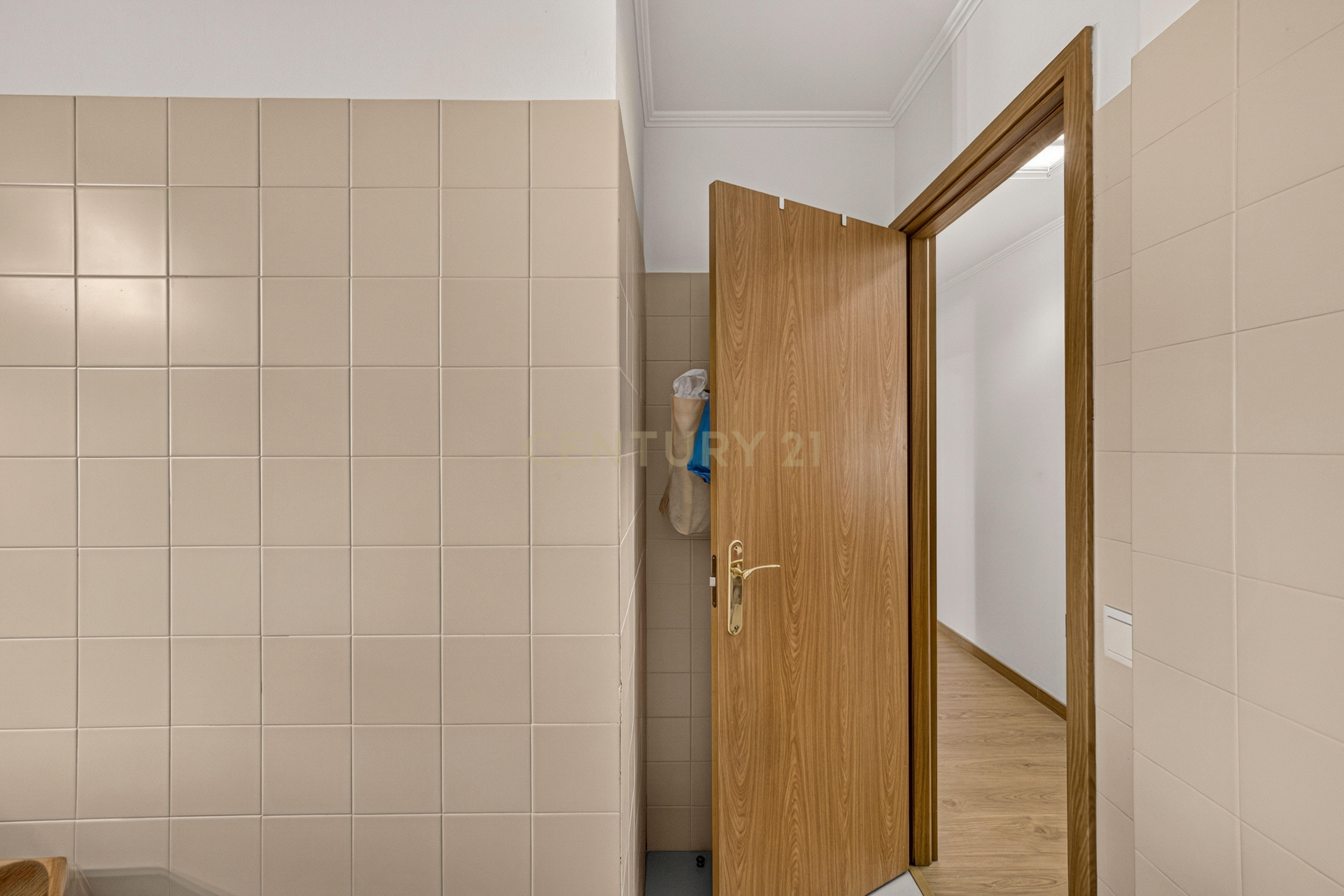 Fotografia 9 de Apartamento T3 com parqueamento privativo (Monte da Caparica)