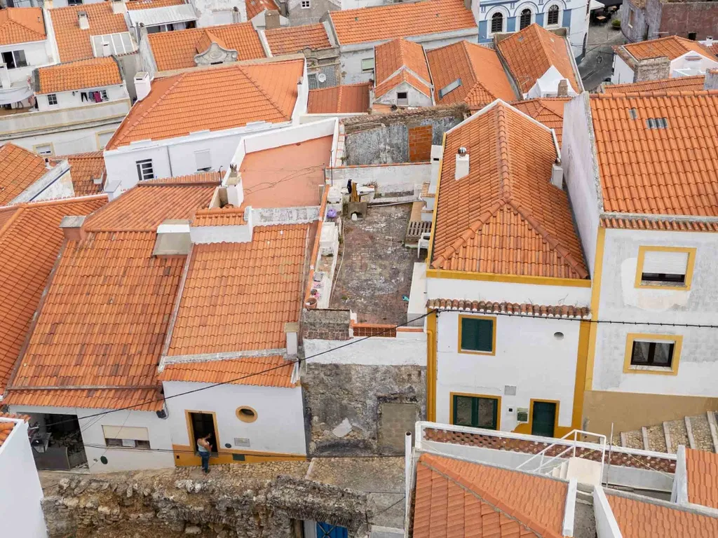 Moradia em ruinas no centro histórico de Palmela - Image 18