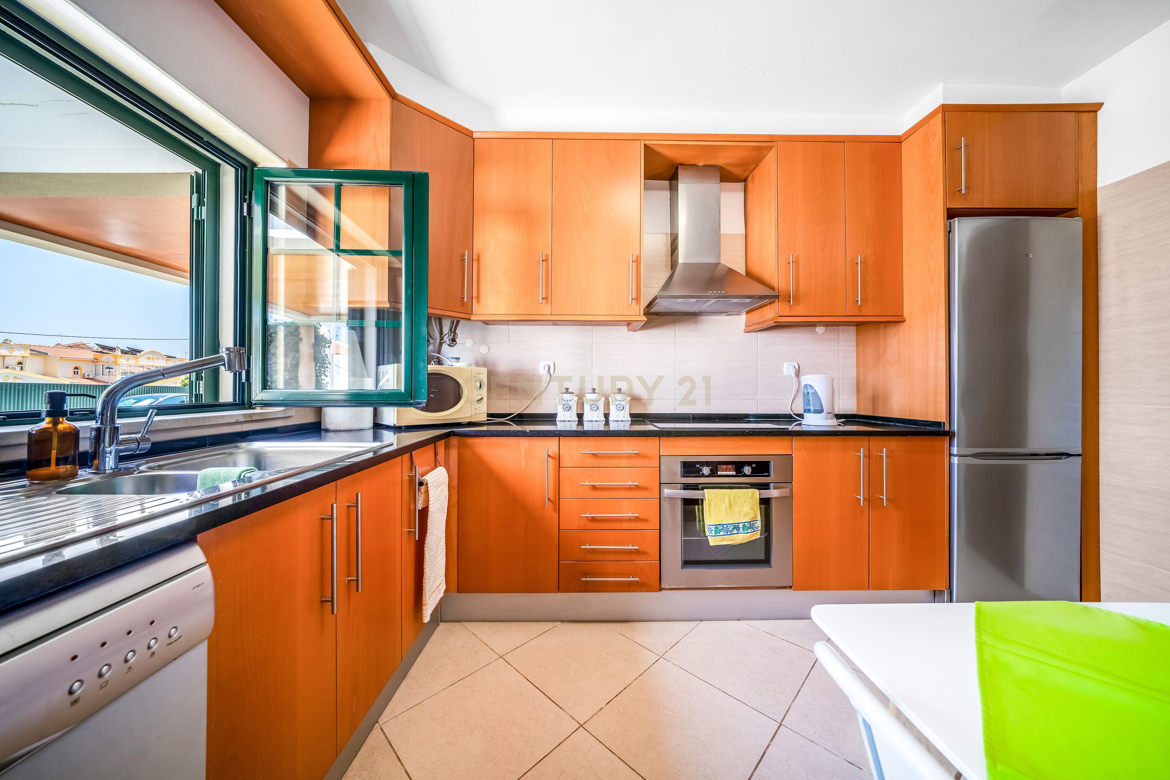 Fotografia 8 de Moradia de Canto T2+2 com jardim em Condomínio Privado com Piscina – Ferreiras, Albufeira