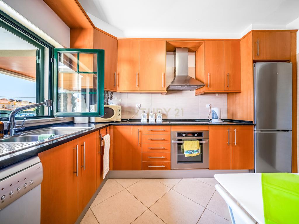 Moradia de Canto T2+2 com jardim em Condomínio Privado com Piscina – Ferreiras, Albufeira - Image 8