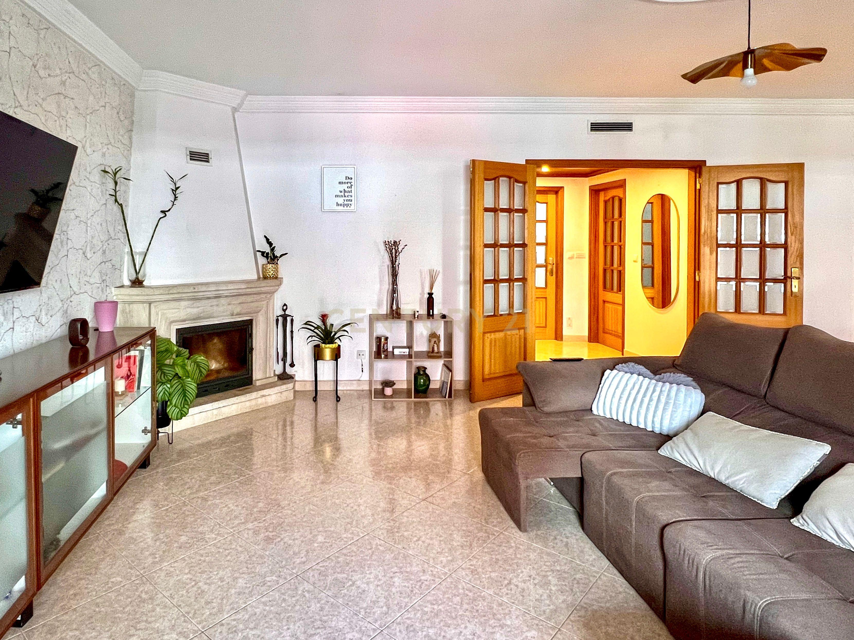 Apartamento T2 Mobilado com Box em Outurela, Carnaxide