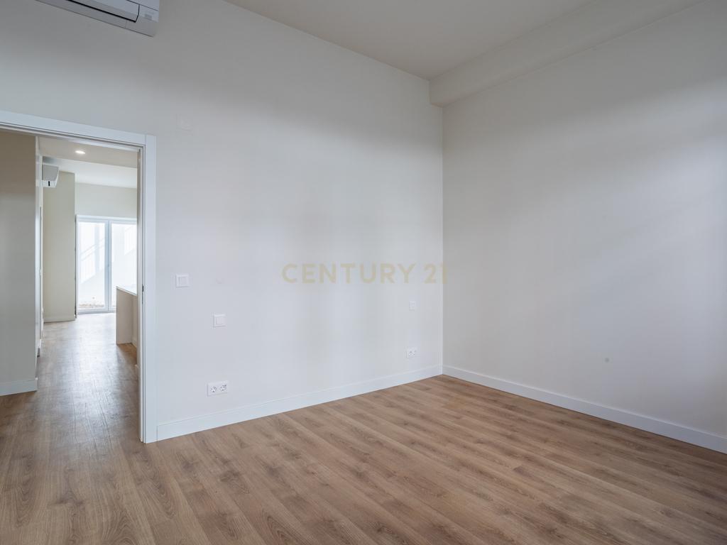 Apartamento T2 NOVO para Venda, em Campolide – Construção de Excelência com Traça Tradicional e Logradouro Privativo - Image 20