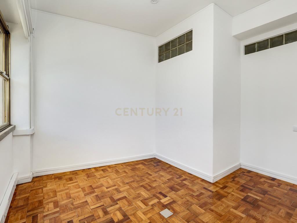 Escritório em zona de prestígio com 210 m² a 30 metros da Avenida da Liberdade! - Image 18