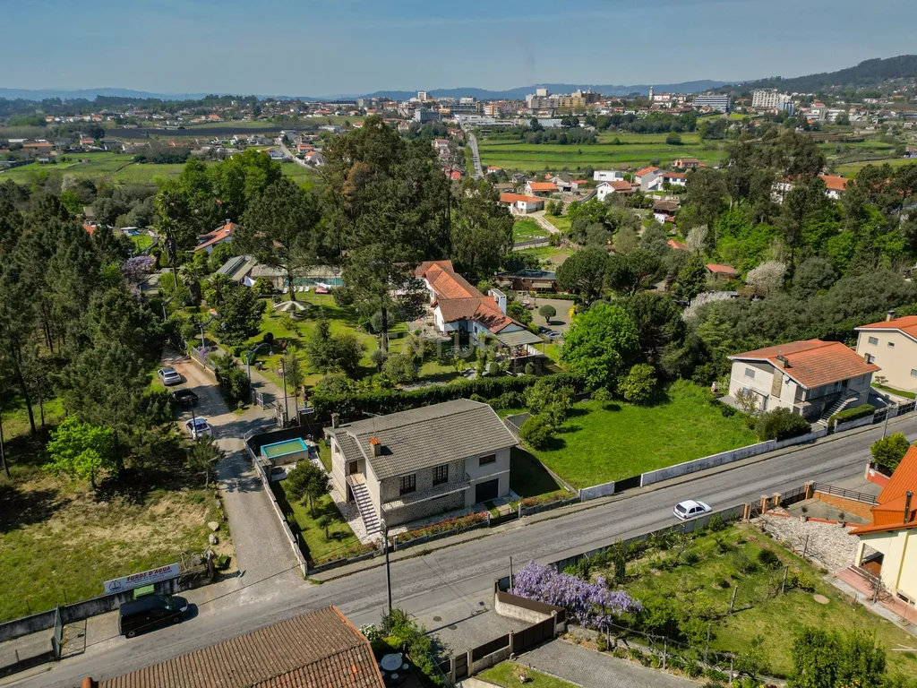 Moradia T3 + T2 em Amares com Jardim e Garagem - Image 47