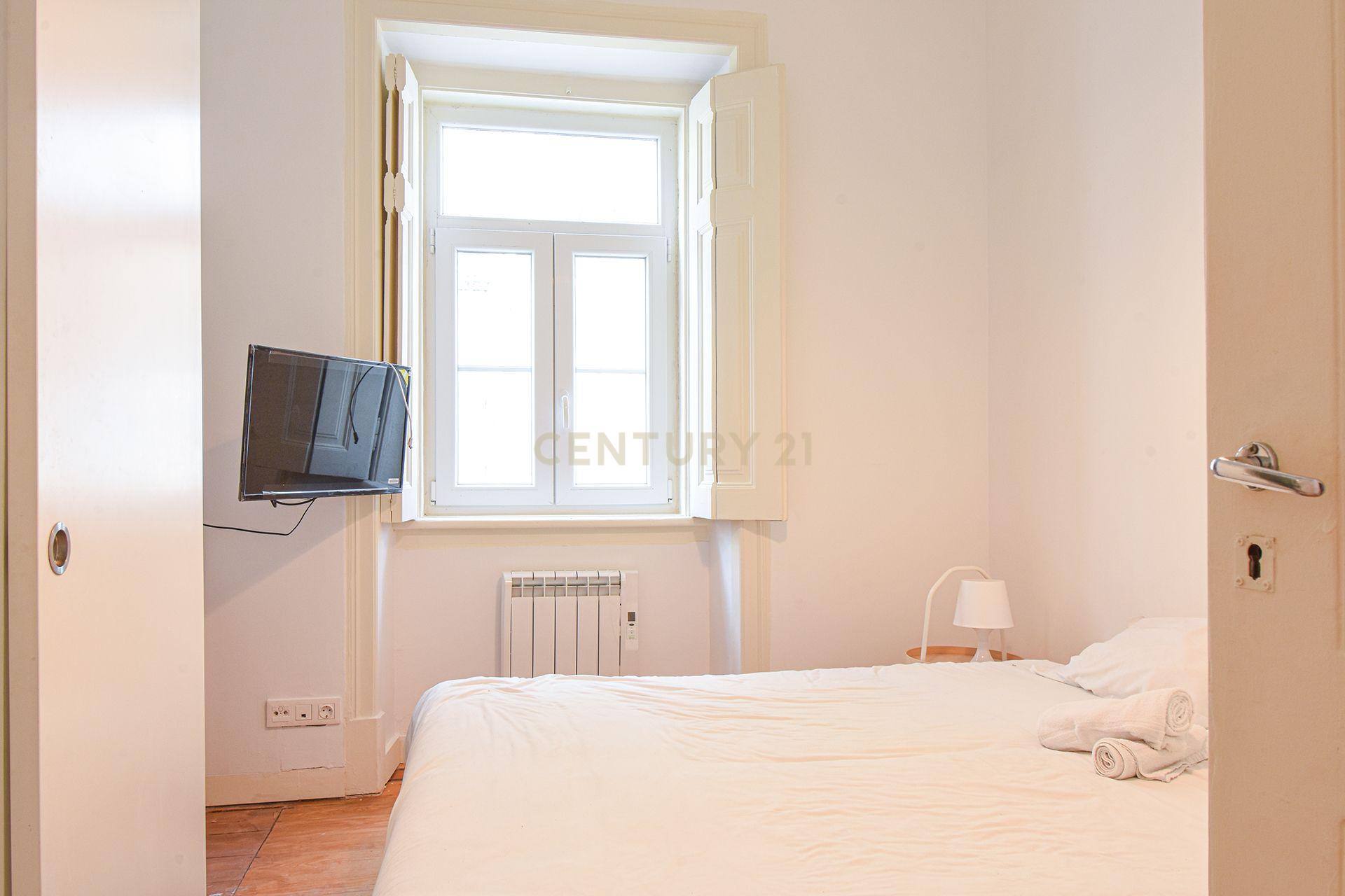Apartamento T3 renovado com Licença AL - Lisboa - Image 22