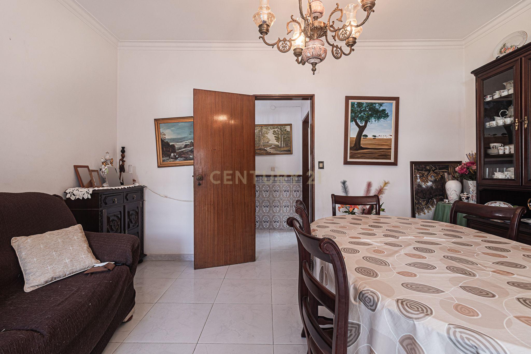 Fotografia 8 de T1+1 com Varanda e Excelente Localização em Tercena