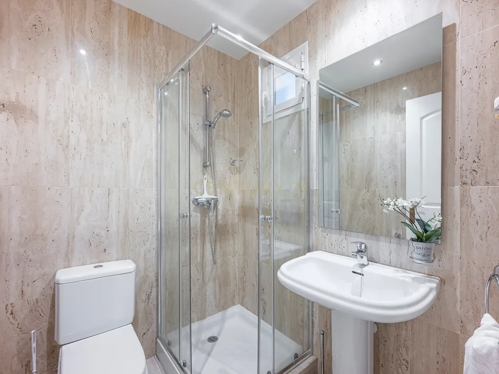 Apartamento com 2 quartos e jardim para alugar na aldeia de Santa María, Elviria - Image 15