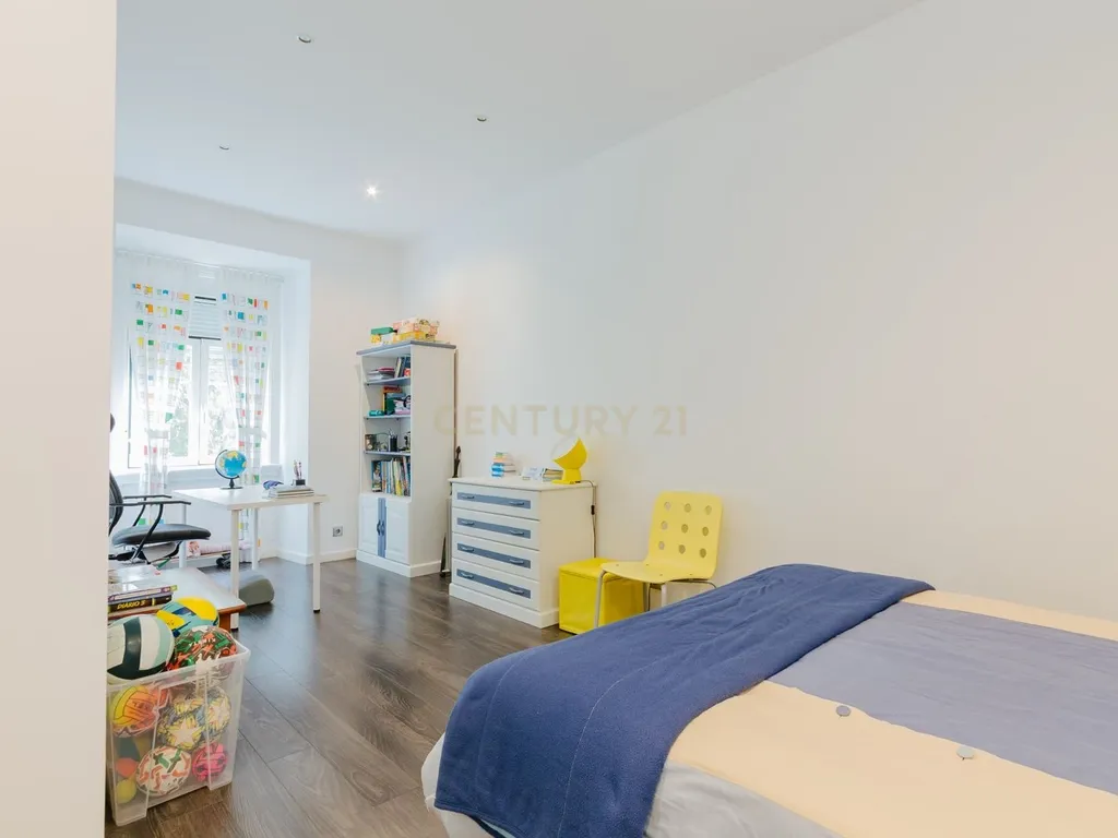 Apartamento Renovado em Avenidas Novas, Lisboa - Image 20
