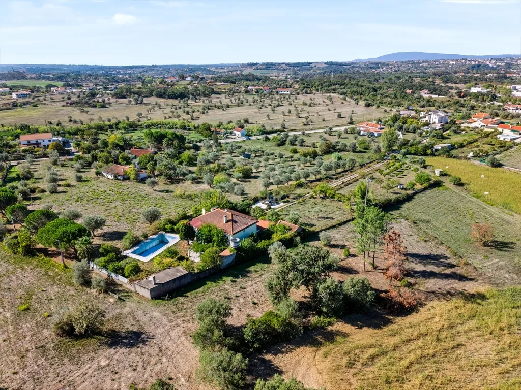 Moradia com 5.100 m² de terreno e vista para o Castelo de Tomar - Image 64