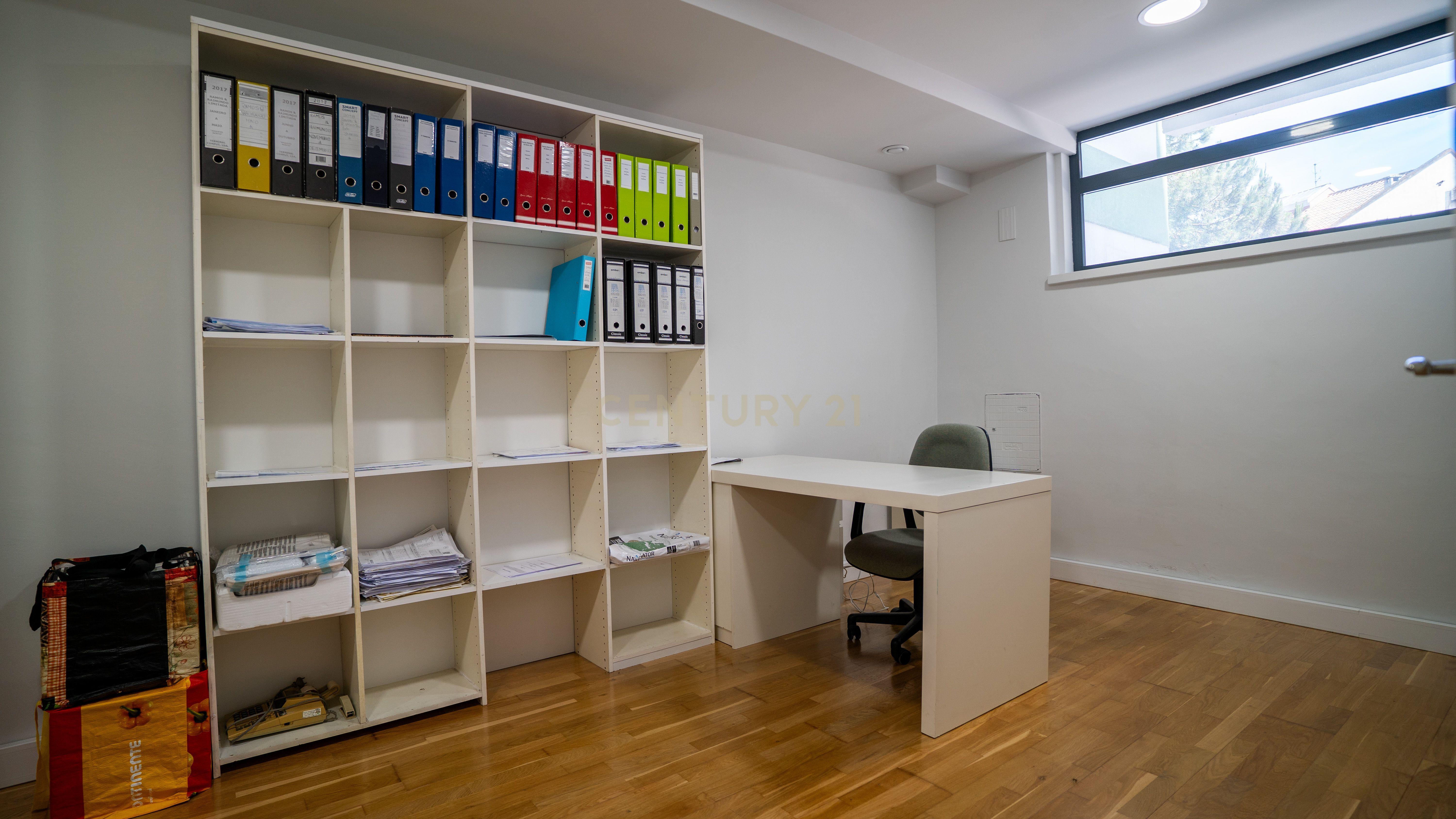 Escritório Mobilado para Arrendamento – Ramada, Odivelas | 92m² | 1.000€/mês - Image 5