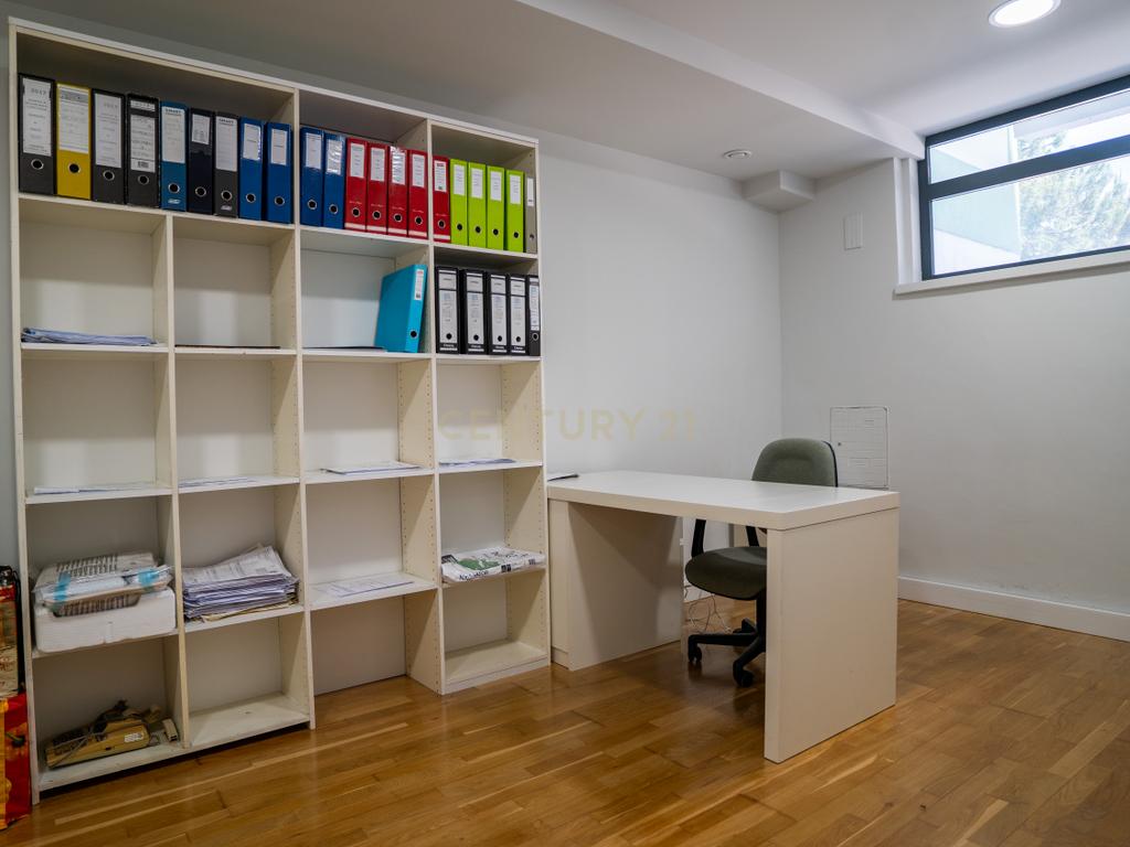 Escritório Mobilado para Arrendamento – Ramada, Odivelas | 92m² | 1.000€/mês - Image 5