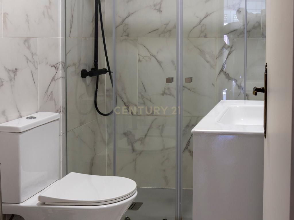 Apartamento T1 com Varanda em Agualva, Sintra - Image 22
