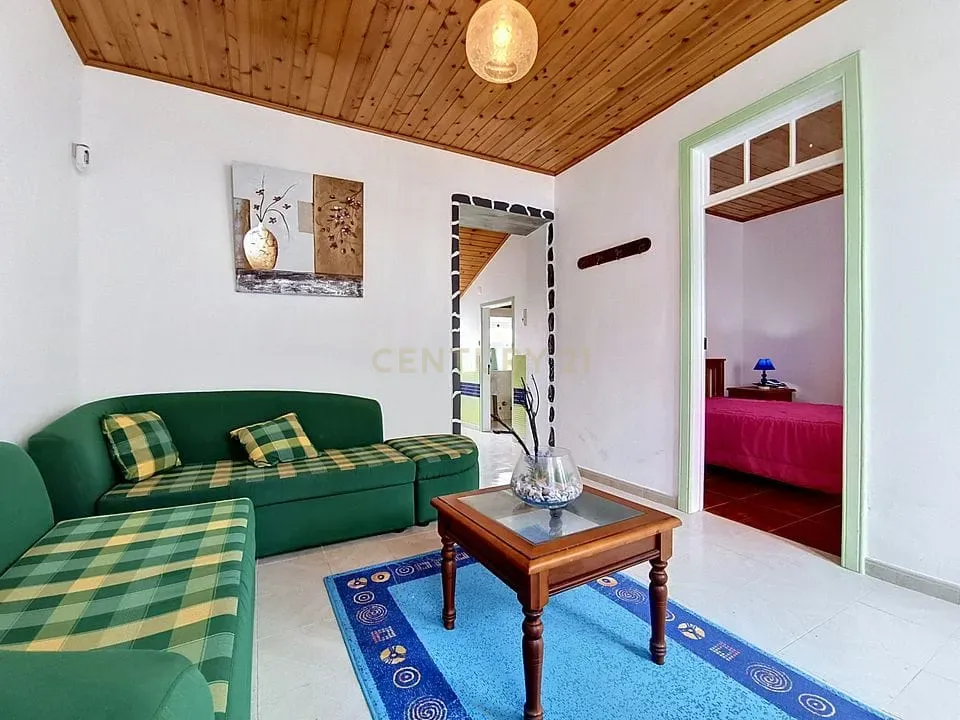 Fotografia 6 de Moradia T1+1 Renovada com Potencial de Investimento – Lomba da Fazenda, Nordeste