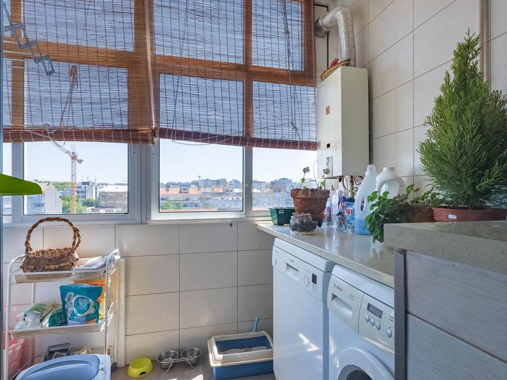 Apartamento T4 com Elevador e Vistas Deslumbrantes em Matosinhos Sul - Image 29