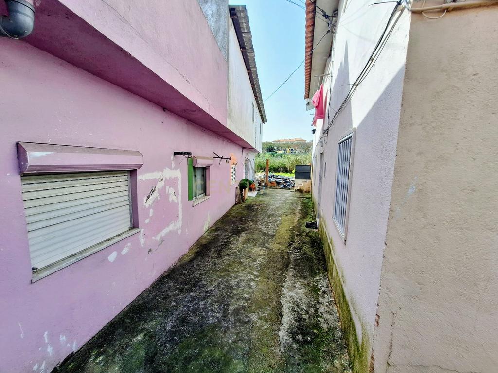 3 Moradias com terreno de 1079m2(não inclui a área de implantação das moradias) - Image 30