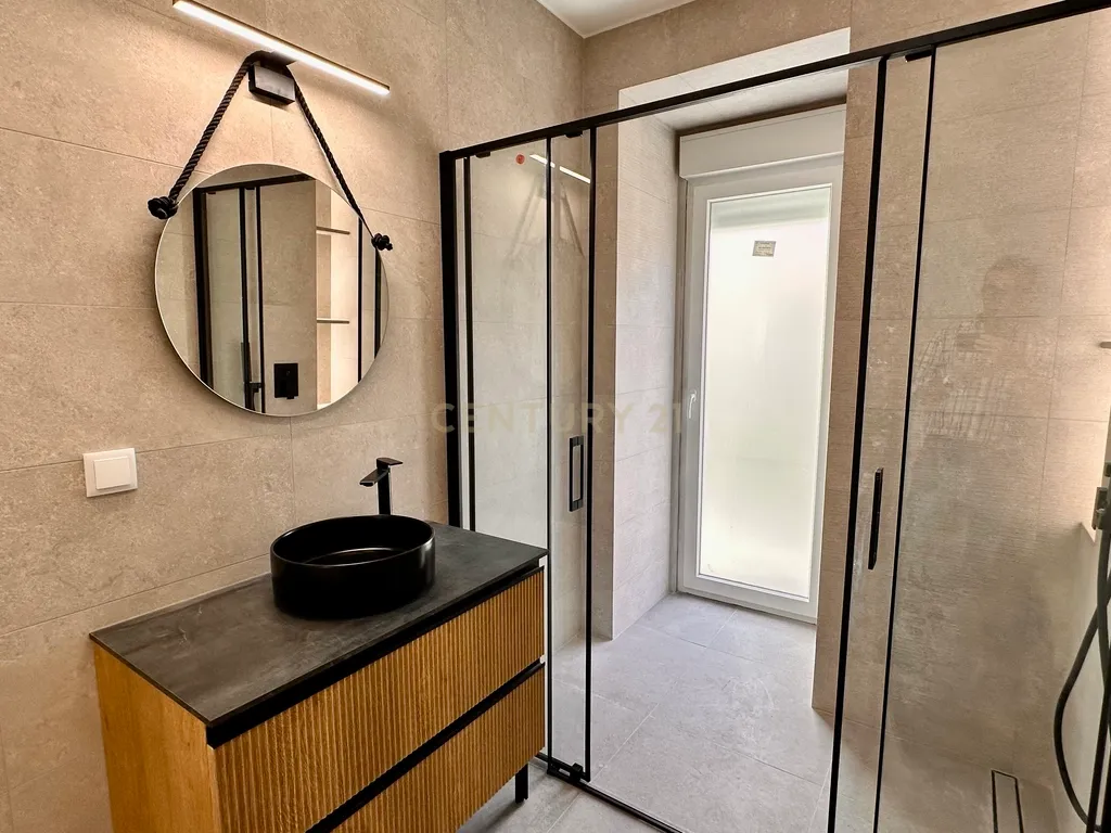 Venda T3 na Estrela - APARTAMENTO INTEGRALMENTE REMODELADO COM VARANDA GENEROSA - Image 12