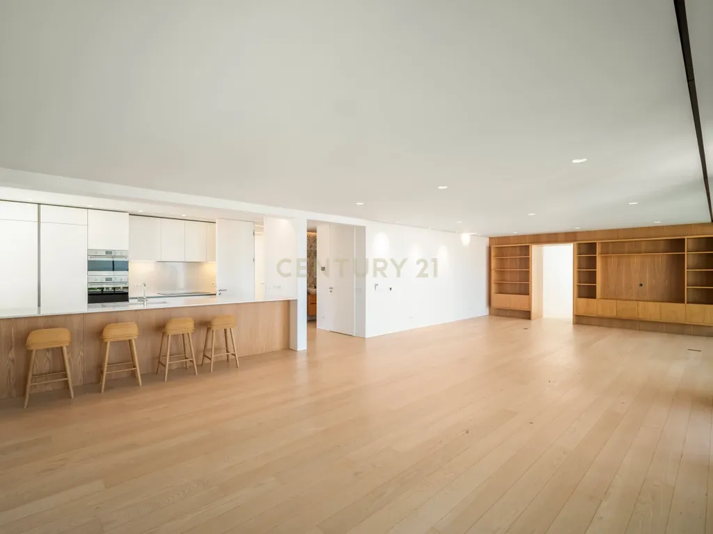 Apartamento T4 com Vista Mar em Condomínio Privado – Monte Estoril - Image 3
