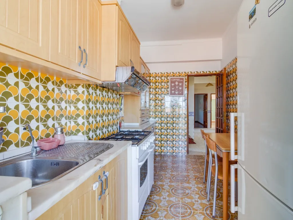 Apartamento T3 em Corroios com Varanda - Image 2