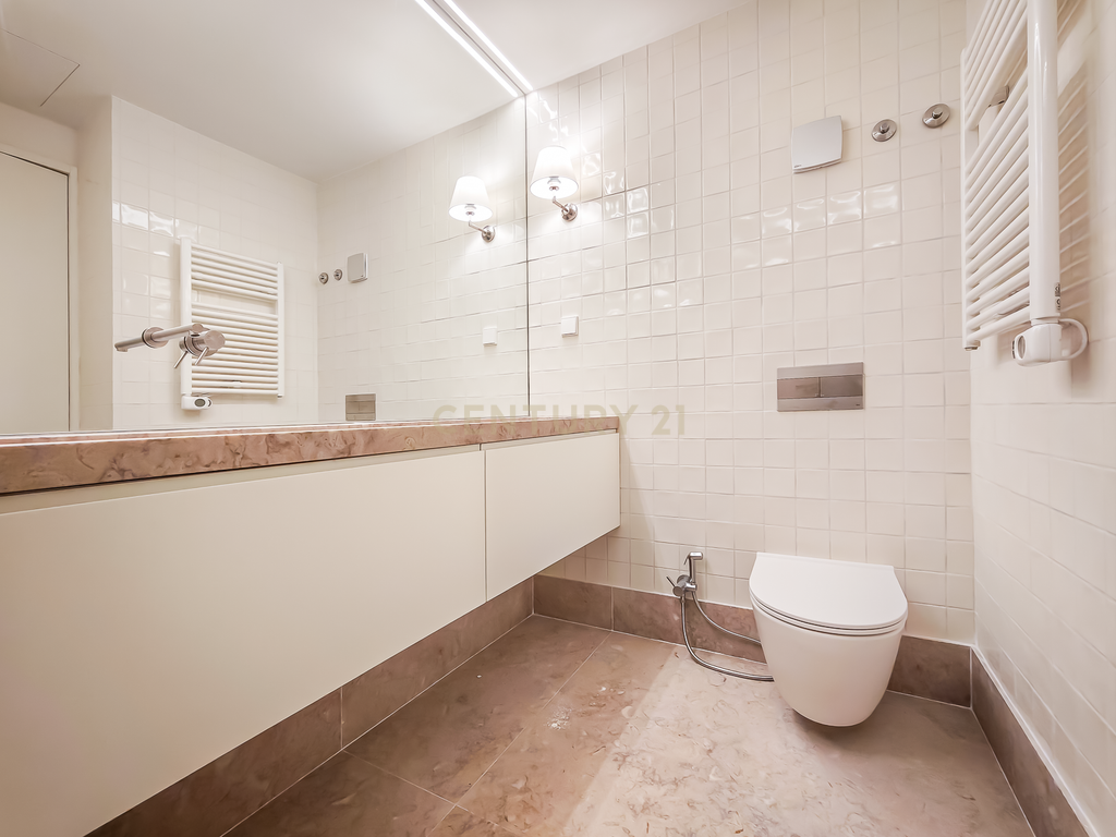 Venda Apartamento T1 Rua das Taipas - Image 8