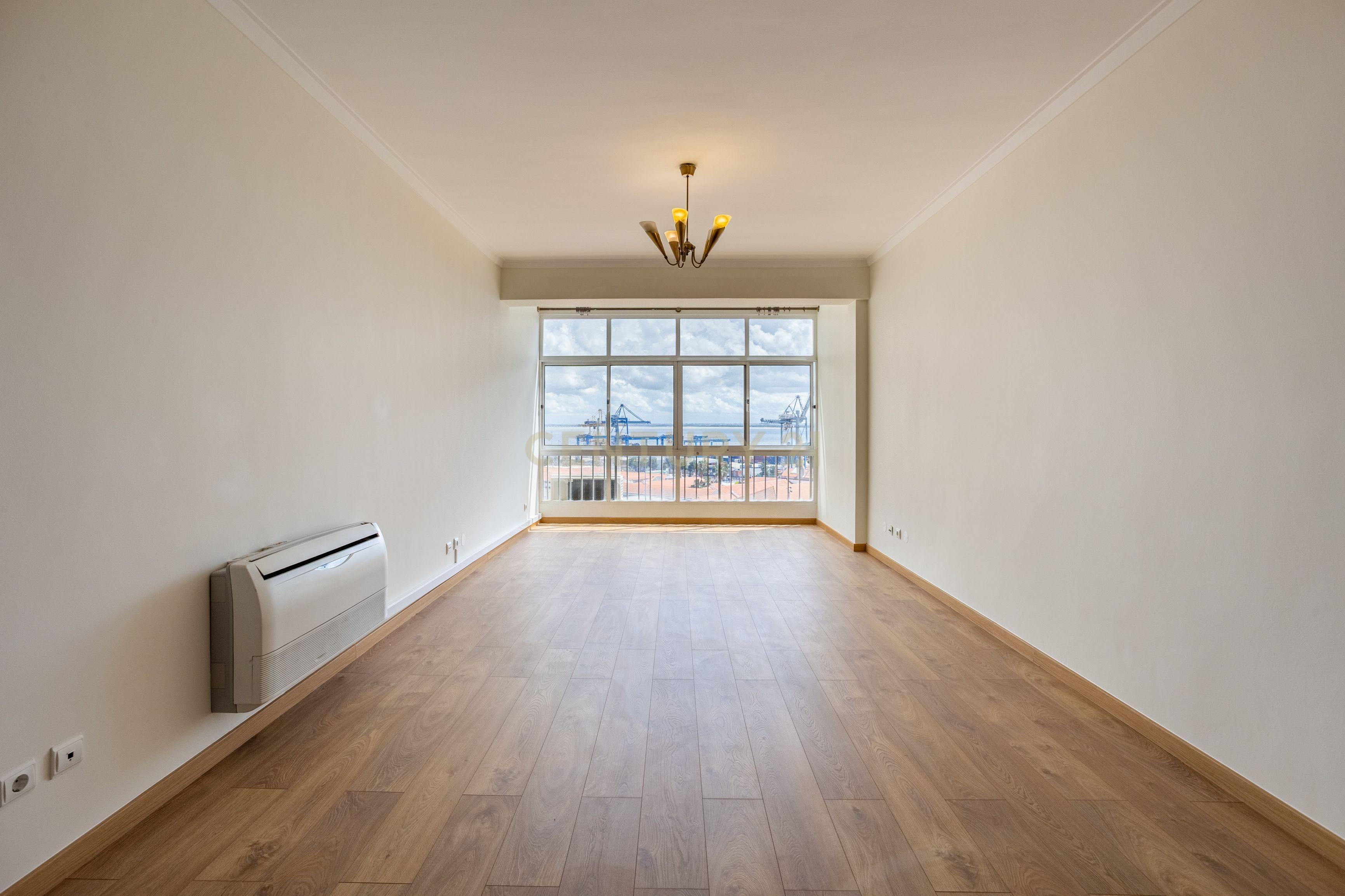 Apartamento T2 para arrendar com Vista Rio - Lisboa - Image 1